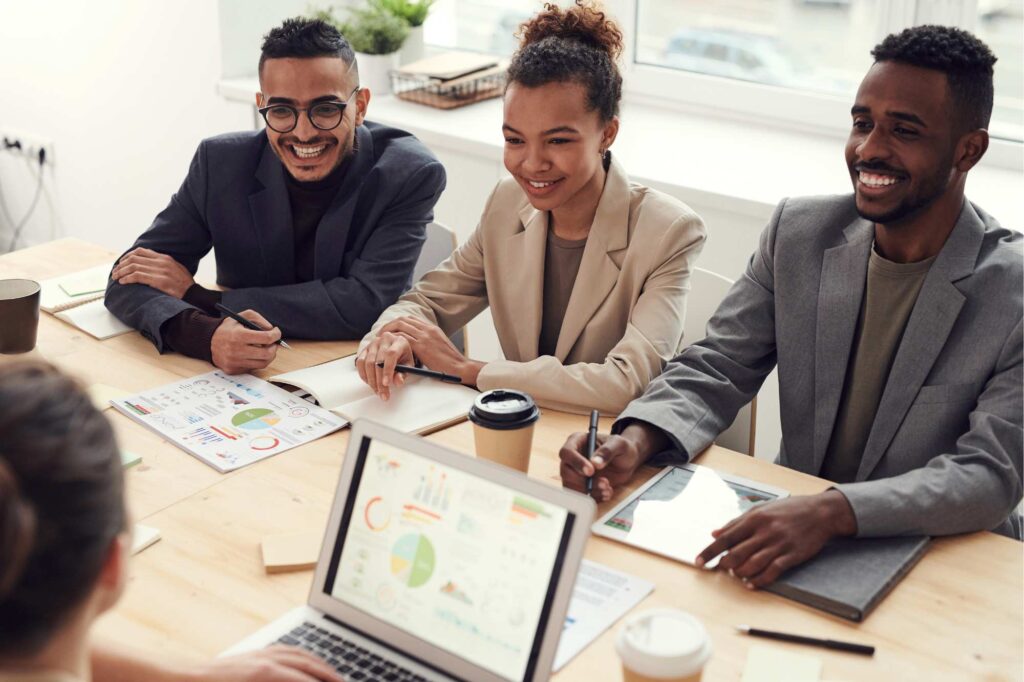 Team collaborating with field service software UK to improve scheduling, customer service, and operational efficiency.